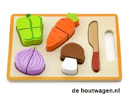 houten vormenplank met snijgroenten