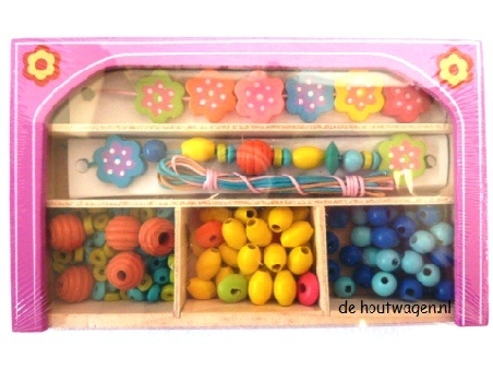 De Houtwagen | houten kralen in roze kistje | houten kralenset  | € 6,95