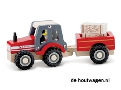 houten tractor met aanhanger met hooibalen