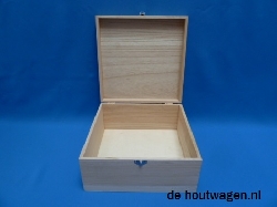 kist vierkant 26 x 26 x 12 cm.