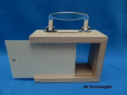 De Houtwagen | koffer met venster | houten koffers | € 11,50
