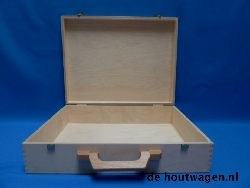 koffer nr. 4 gelakt