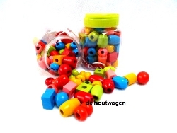 grote houten kralen in bus