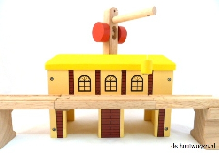 De Houtwagen | houten pakhuis met kraan | mentari stations en gebouwen | € 17,50