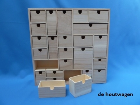 De Houtwagen | Houten Letterbak voorzien van 24  bakjes | 40 × 40 cm | letterbakken | € 47,50