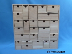 De Houtwagen | Houten Letterbak voorzien van 24  bakjes | 40 × 40 cm | letterbakken | € 47,50