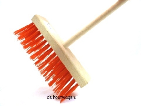De Houtwagen | bezem rood groot | buiten speelgoed | € 5,95