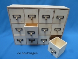 kastje met 12 bakjes metaal greep