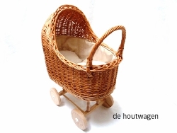 rieten poppenwagen met katoenen bekleding