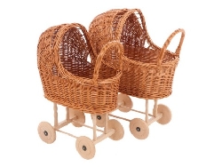 rieten poppenwagen met opengewerkte rand