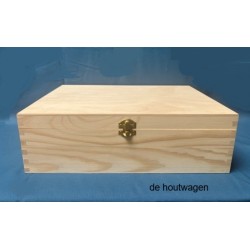 grenen kist 34 x 25 x 10 cm. met slotje