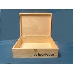 De Houtwagen | grenen kist 34 x 25 x 10 cm. met slotje | houten kisten rechthoekig | € 16,50