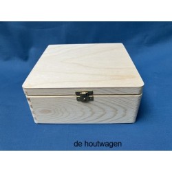 kist grenen 21 x 21 x 9 cm. met sluiting