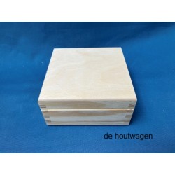 kist grenen 12 x 12 x 6 cm.